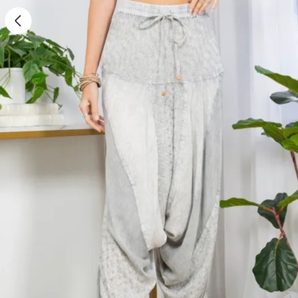 Young Threads - Picture 1 of 1